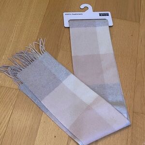 Nordstrom Rack Cashmere Scarf in Cream and Gray